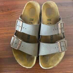 Birkenstocks lightly worn M5/W7